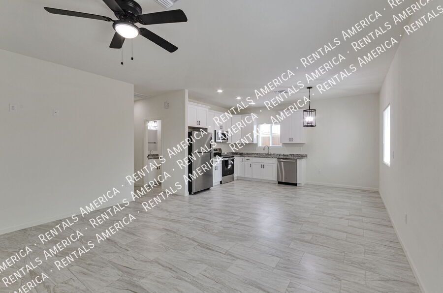 **MOVE IN SPECIAL $500 Off  ** 3/2 with Yard! property image