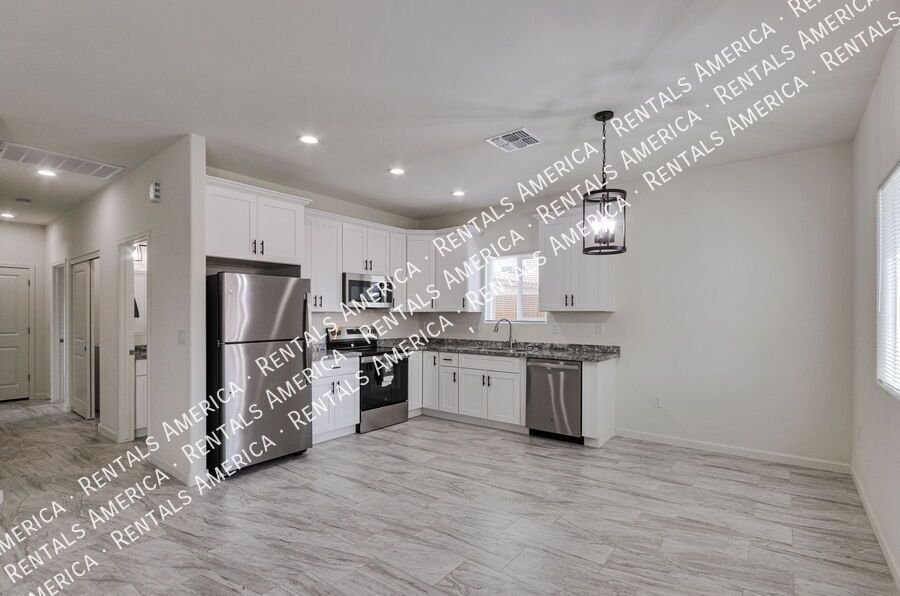 **MOVE IN SPECIAL $500 Off  ** 3/2 with Yard! property image