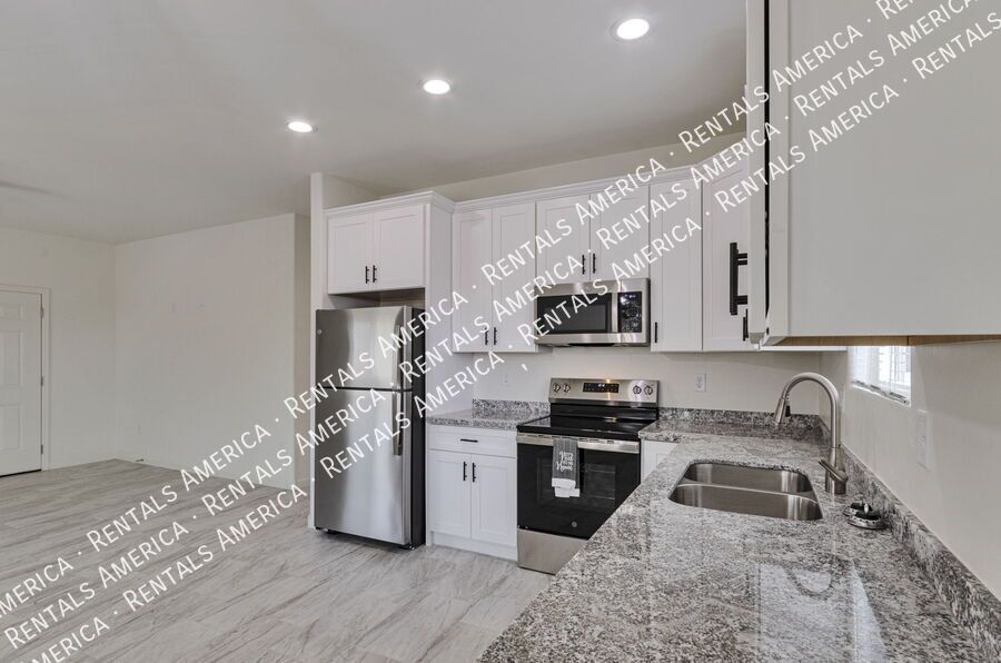 **MOVE IN SPECIAL $500 Off  ** 3/2 with Yard! property image