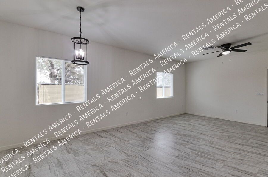 **MOVE IN SPECIAL $500 Off  ** 3/2 with Yard! property image