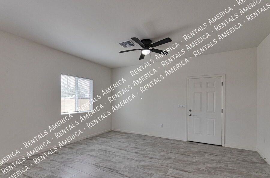 **MOVE IN SPECIAL $500 Off  ** 3/2 with Yard! property image