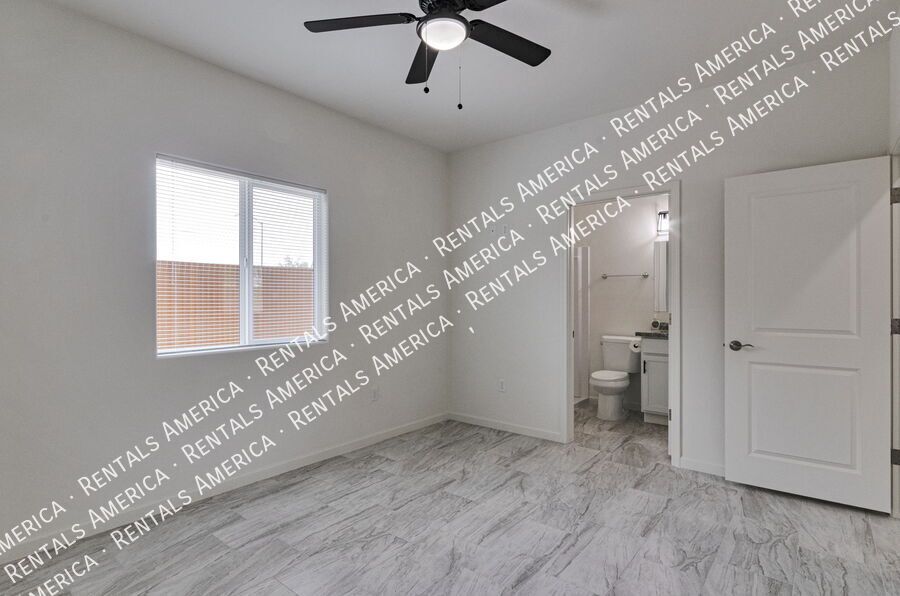 **MOVE IN SPECIAL $500 Off  ** 3/2 with Yard! property image