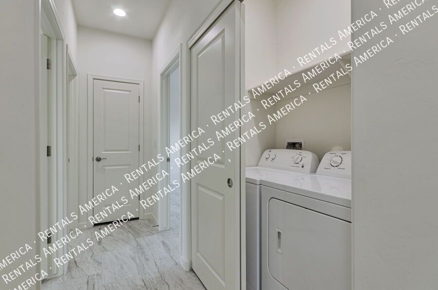 **MOVE IN SPECIAL $500 Off  ** 3/2 with Yard! property image