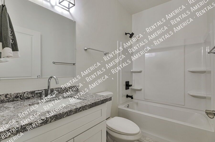 **MOVE IN SPECIAL $500 Off  ** 3/2 with Yard! property image