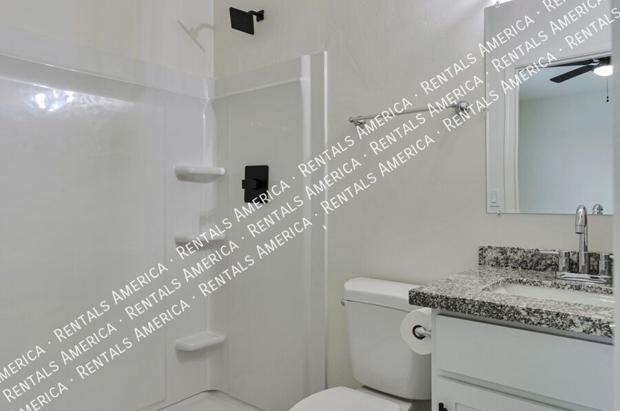 **MOVE IN SPECIAL $500 Off  ** 3/2 with Yard! property image