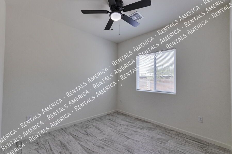 **MOVE IN SPECIAL $500 Off  ** 3/2 with Yard! property image