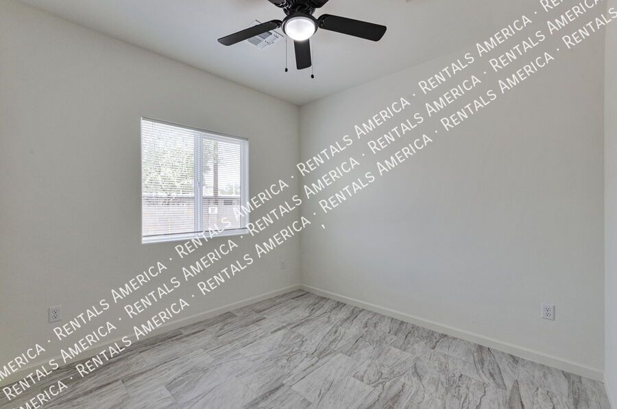 **MOVE IN SPECIAL $500 Off  ** 3/2 with Yard! property image