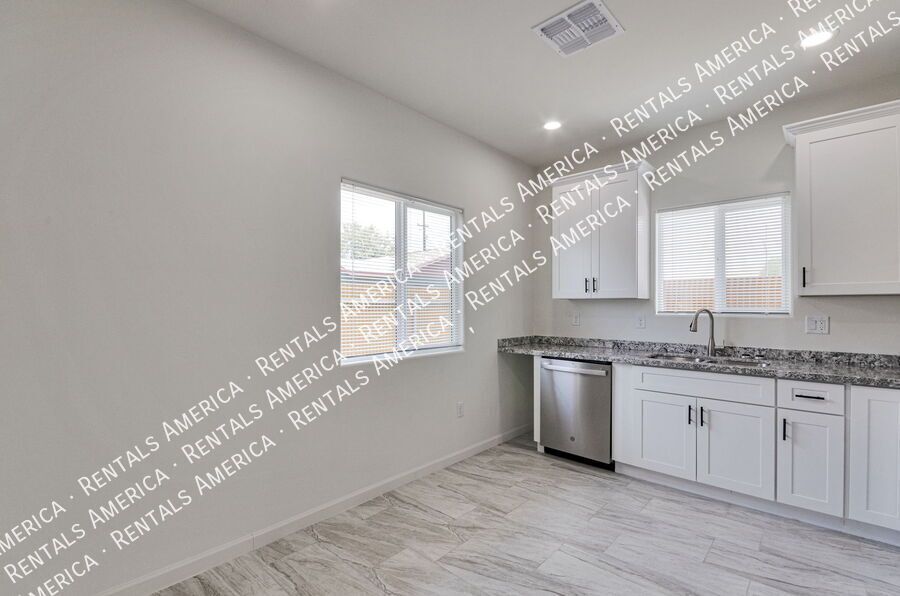 **MOVE IN SPECIAL $500 Off ** 2/1 with Yard! property image