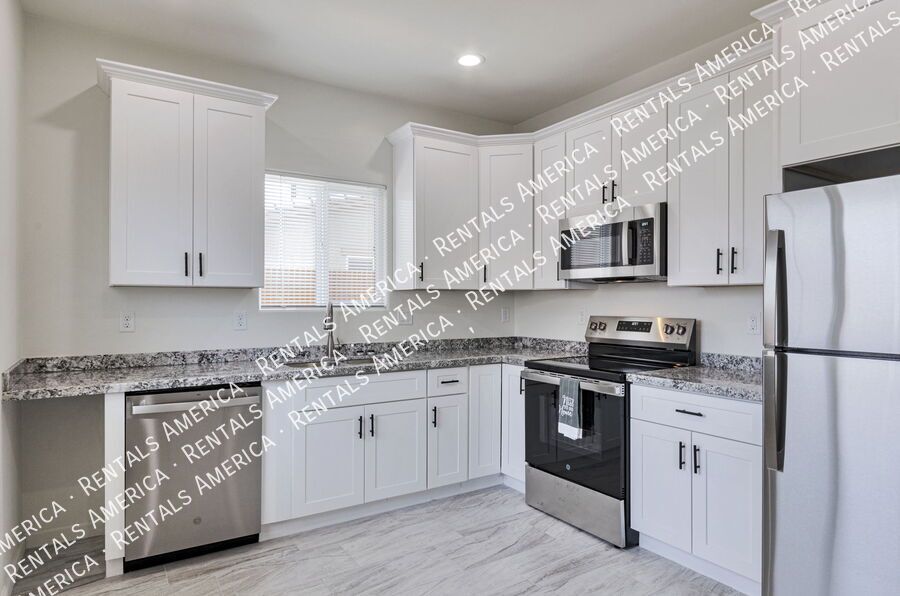 **MOVE IN SPECIAL $500 Off ** 2/1 with Yard! property image