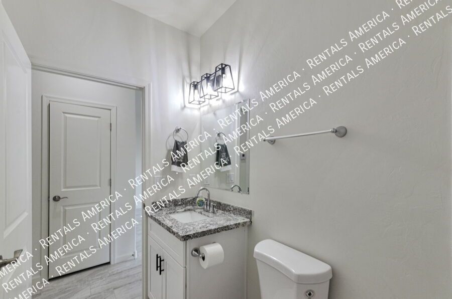 **MOVE IN SPECIAL $500 Off ** 2/1 with Yard! property image