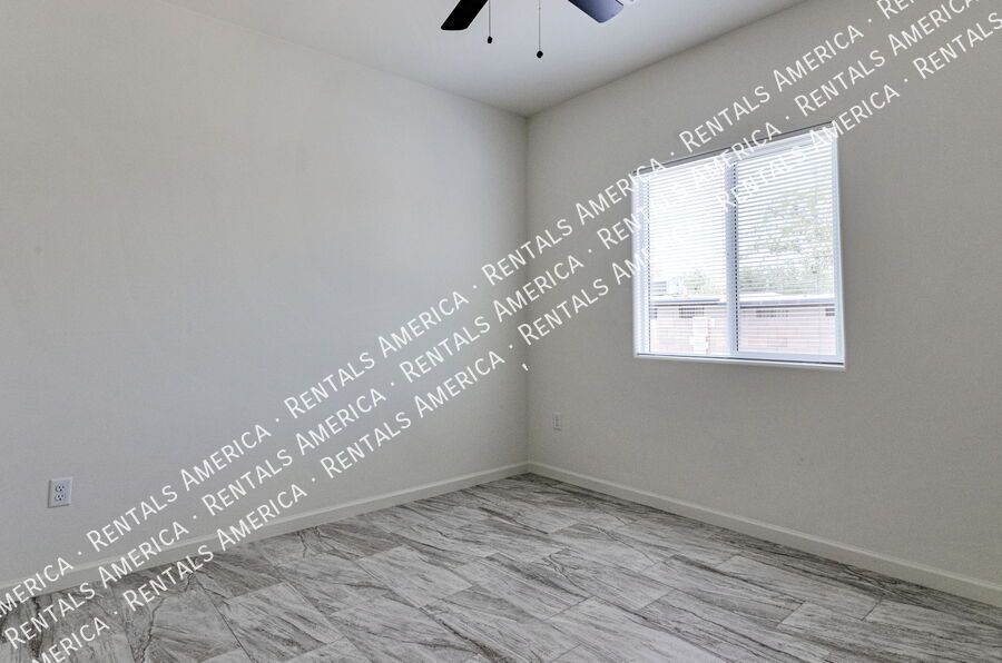 **MOVE IN SPECIAL $500 Off ** 2/1 with Yard! property image