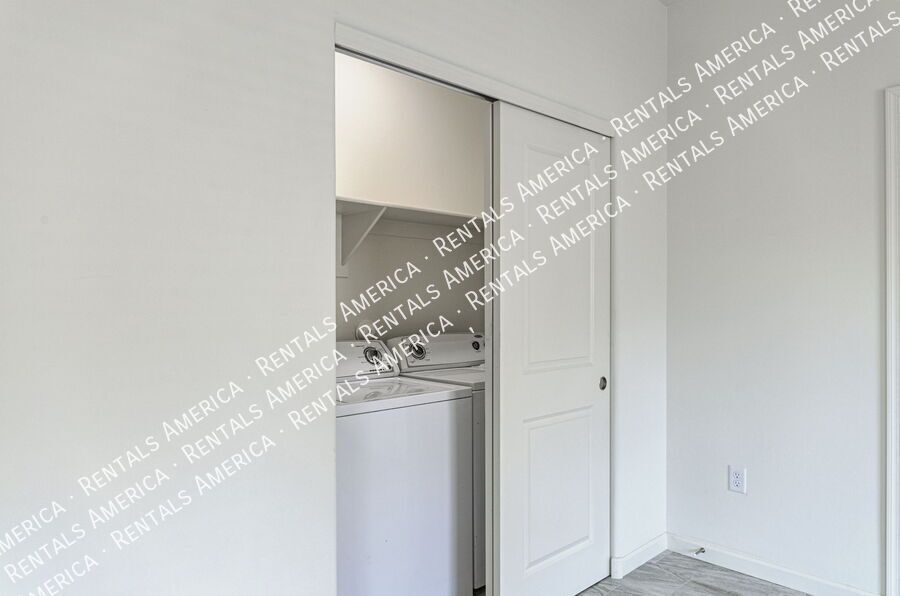 **MOVE IN SPECIAL $500 Off ** 2/1 with Yard! property image