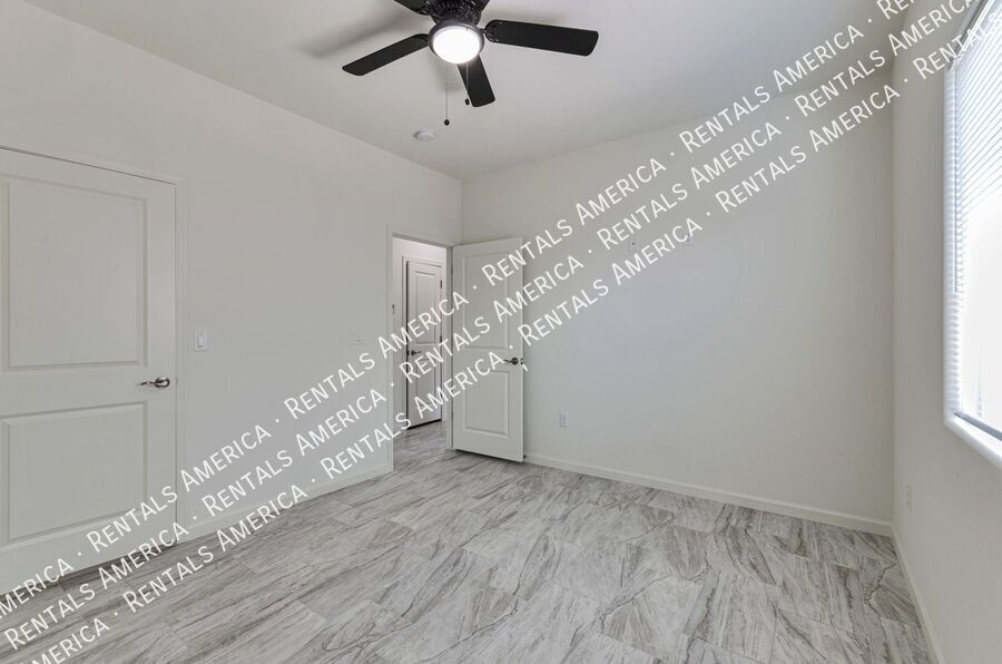 **MOVE IN SPECIAL $500 Off ** 2/1 with Yard! property image