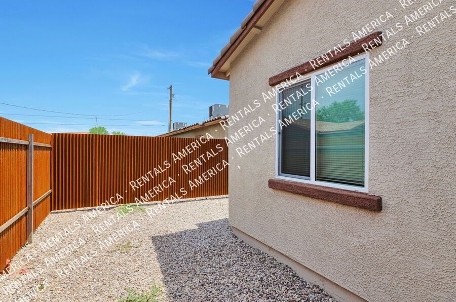 **MOVE IN SPECIAL $500 Off ** 2/1 with Yard! property image