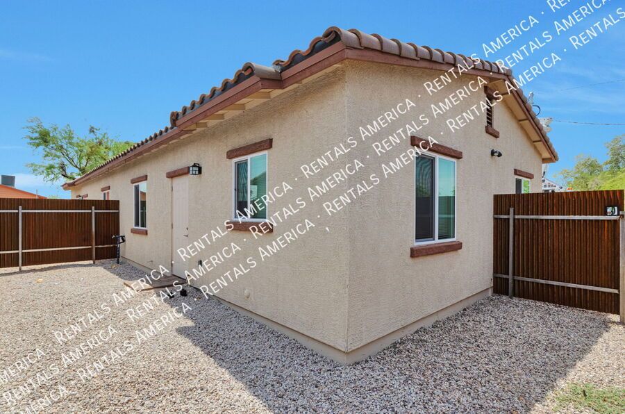 **MOVE IN SPECIAL $500 Off ** 2/1 with Yard! property image