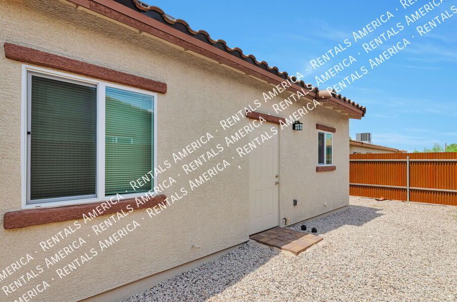 **MOVE IN SPECIAL $500 Off ** 2/1 with Yard! property image