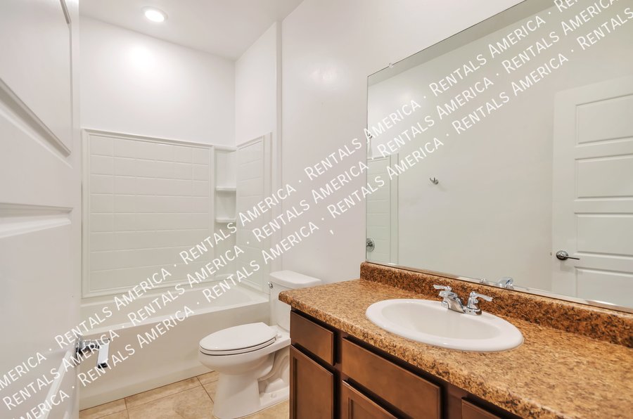 Stunning 3bdrm in great neighborhood! property image