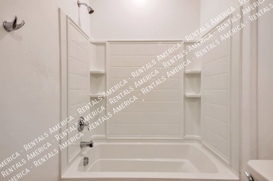 Stunning 3bdrm in great neighborhood! property image