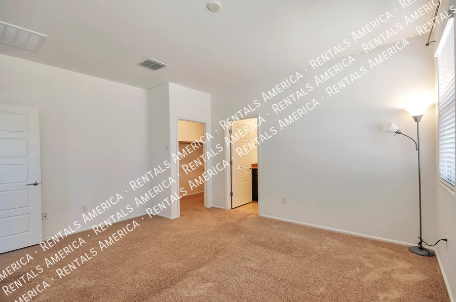 Stunning 3bdrm in great neighborhood! property image