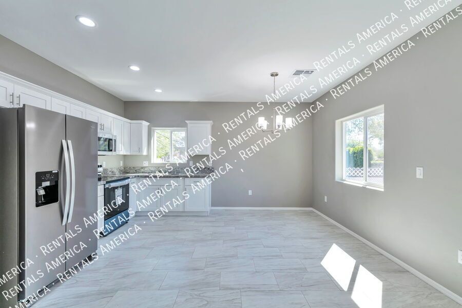 SPECIAL: $300 OFF 1ST MONTHS RENT!!! property image