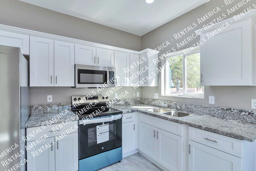 SPECIAL: $300 OFF 1ST MONTHS RENT!!! property image