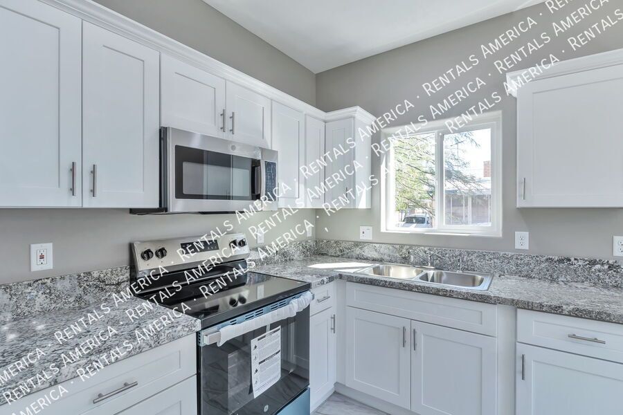 SPECIAL: $300 OFF 1ST MONTHS RENT!!! property image