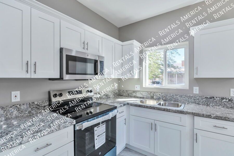 SPECIAL: $300 OFF 1ST MONTHS RENT!!! property image