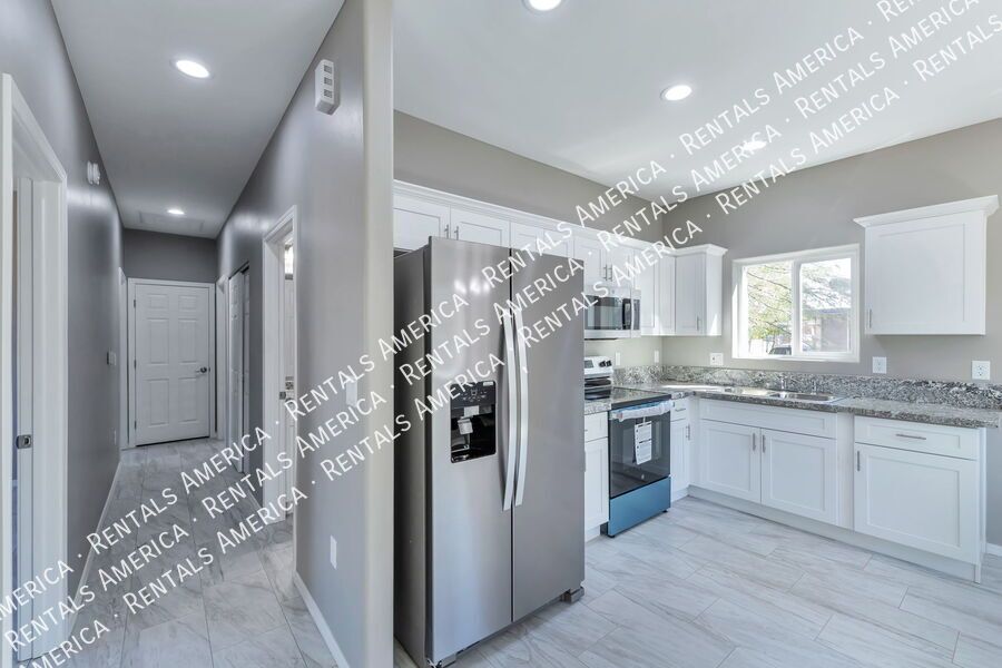 SPECIAL: $300 OFF 1ST MONTHS RENT!!! property image