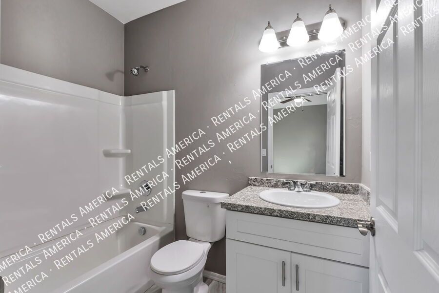 SPECIAL: $300 OFF 1ST MONTHS RENT!!! property image