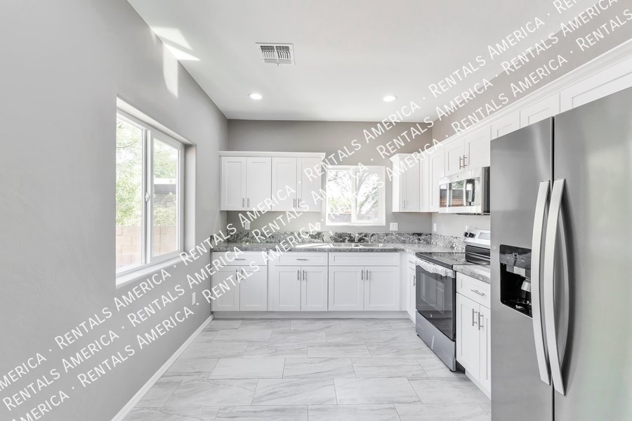 SPECIAL: $300 OFF 1ST MONTHS RENT!!! property image