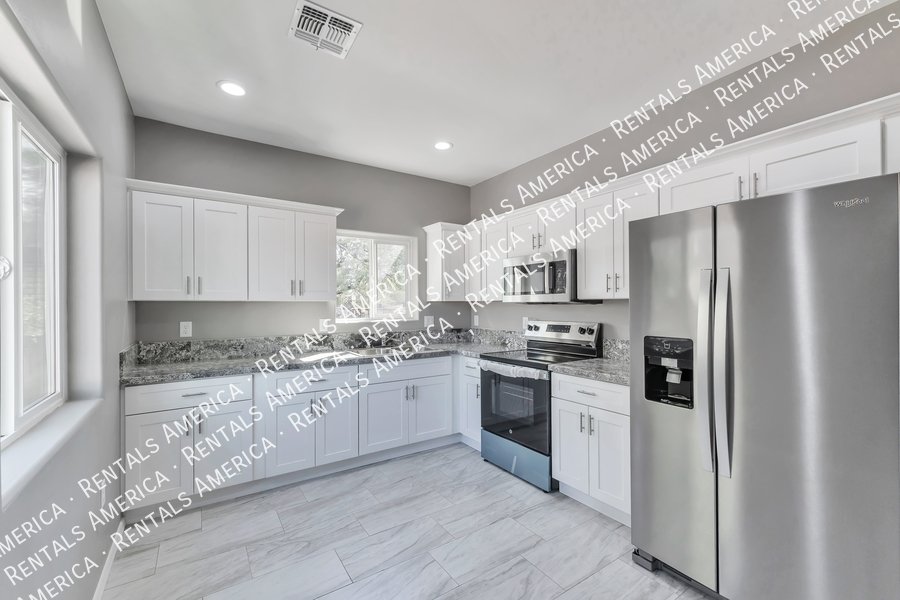 SPECIAL: $300 OFF 1ST MONTHS RENT!!! property image