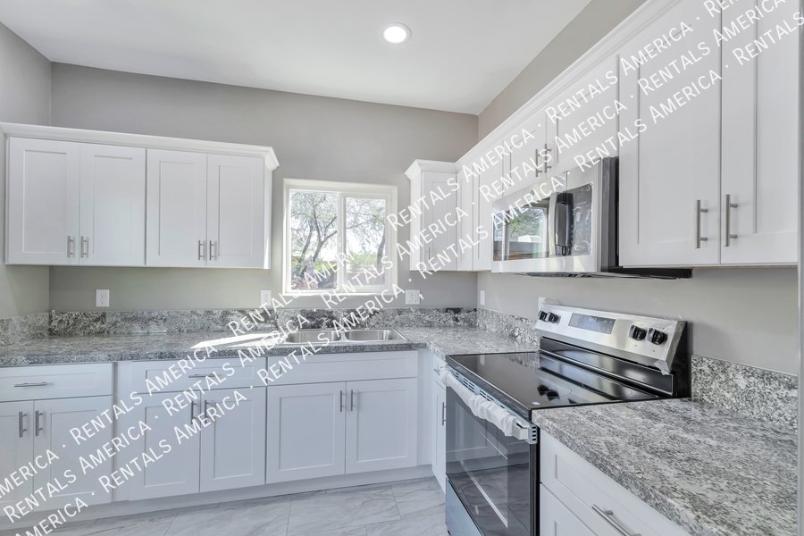 SPECIAL: $300 OFF 1ST MONTHS RENT!!! property image