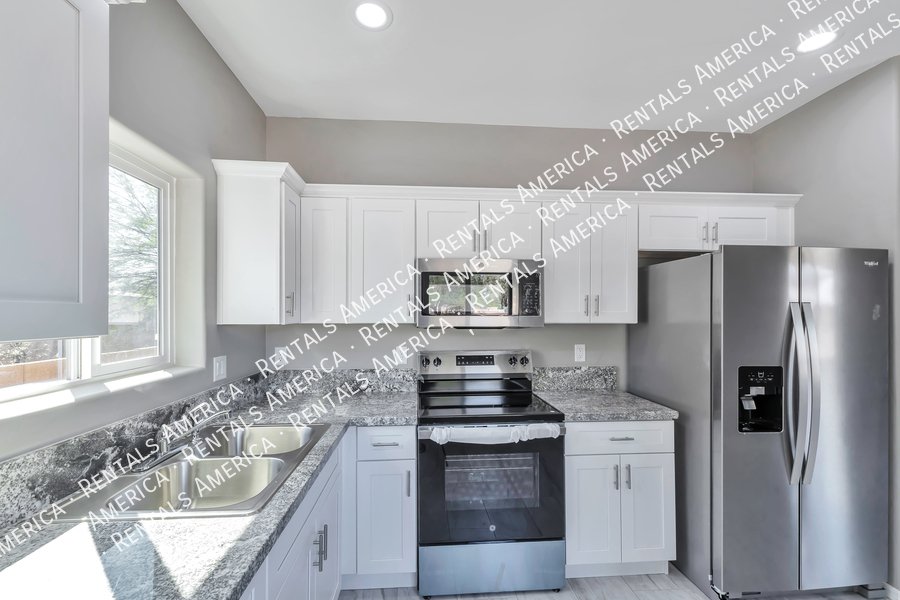 SPECIAL: $300 OFF 1ST MONTHS RENT!!! property image