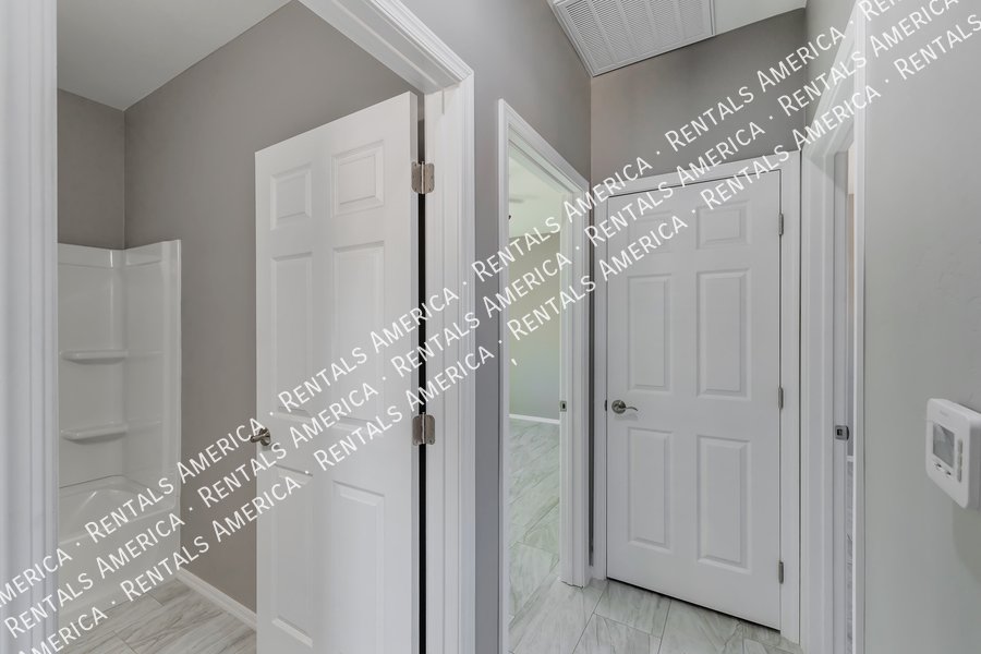 SPECIAL: $300 OFF 1ST MONTHS RENT!!! property image