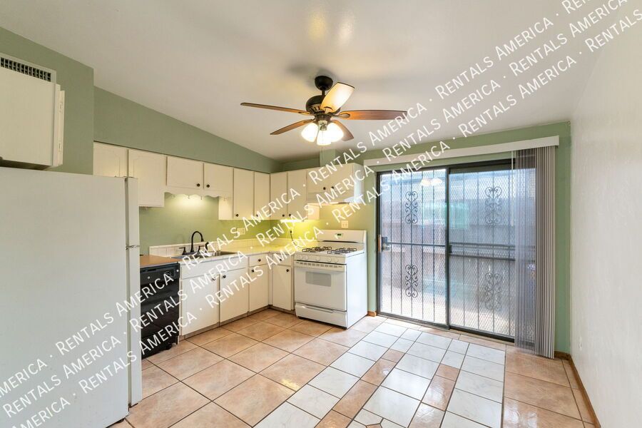 Charming 2 Bedroom, 1 Bath Townhome - move in Special property image