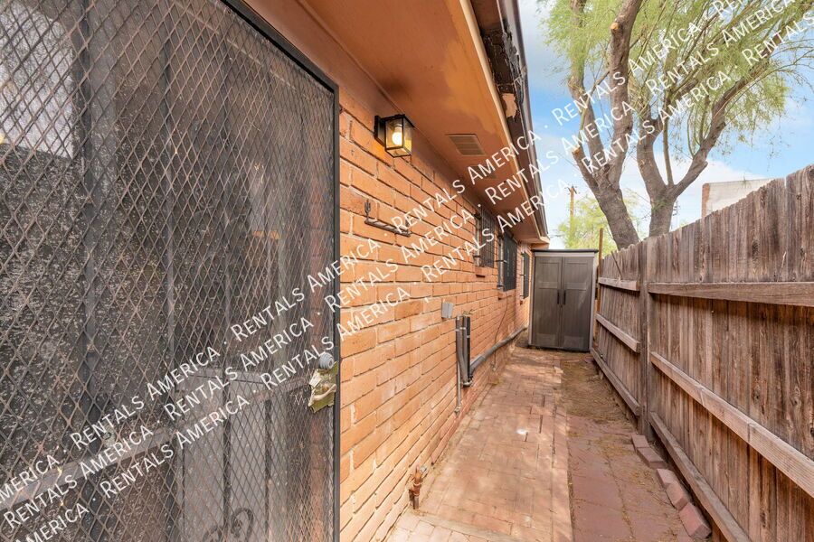 Charming 2 Bedroom, 1 Bath Townhome - move in Special property image