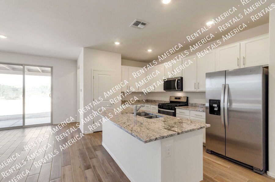 Brand New Home 3 bedrooms, den and 2 bathrooms property image