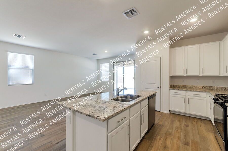 Brand New Home 3 bedrooms, den and 2 bathrooms property image