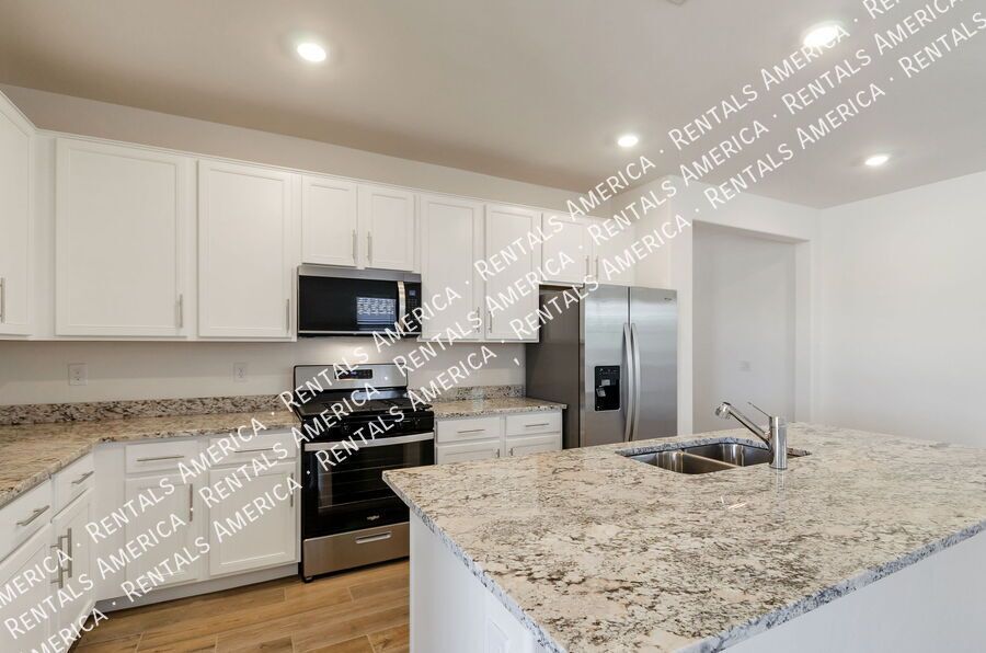 Brand New Home 3 bedrooms, den and 2 bathrooms property image