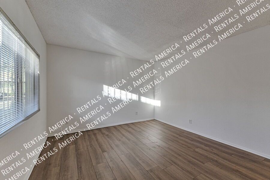 Charming 2 Bedroom / 1 Bath Updated Home Near U of A property image