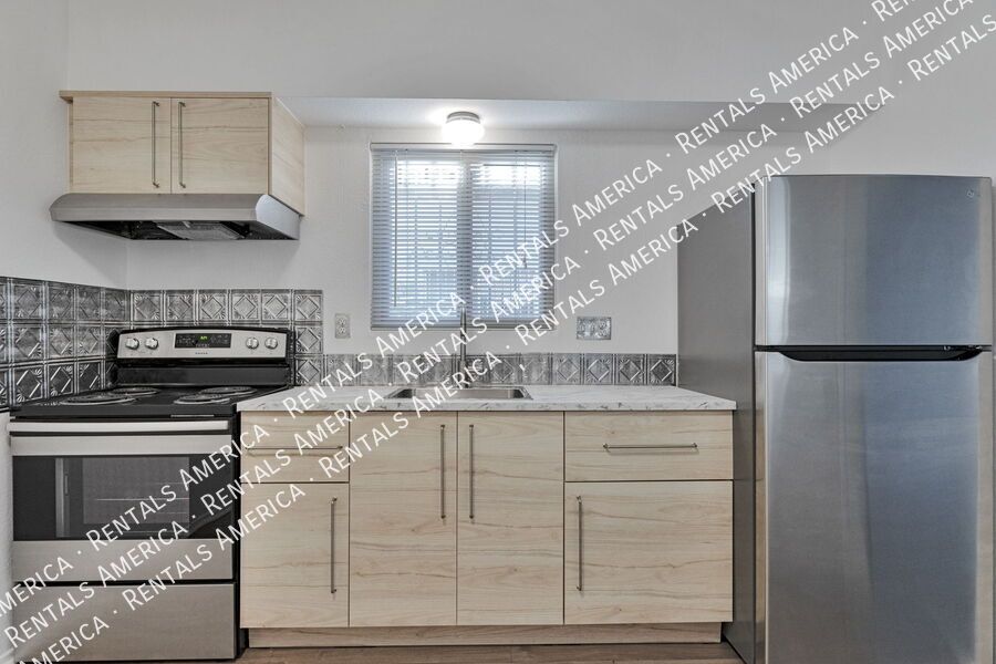 Charming 2 Bedroom / 1 Bath Updated Home Near U of A property image