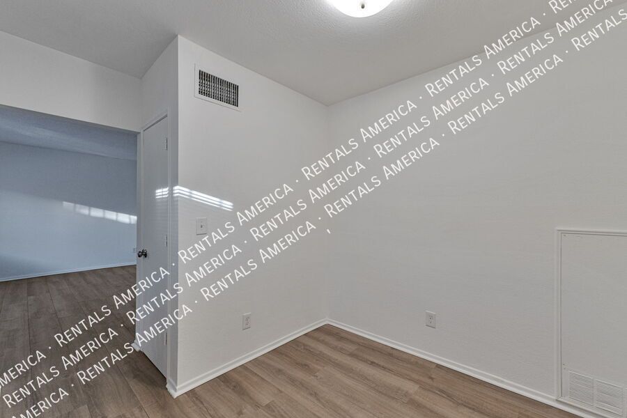 Charming 2 Bedroom / 1 Bath Updated Home Near U of A property image