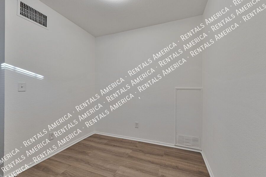 Charming 2 Bedroom / 1 Bath Updated Home Near U of A property image