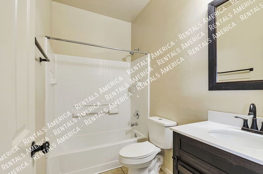 Charming Updated 3 bed/2bath Home in Continental Reserve property image