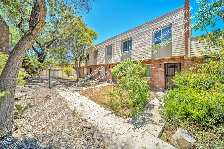 Spacious 3 bedroom townhome in East Tucson property image