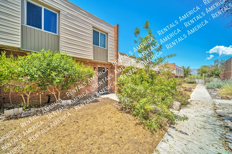 Spacious 3 bedroom townhome in East Tucson property image