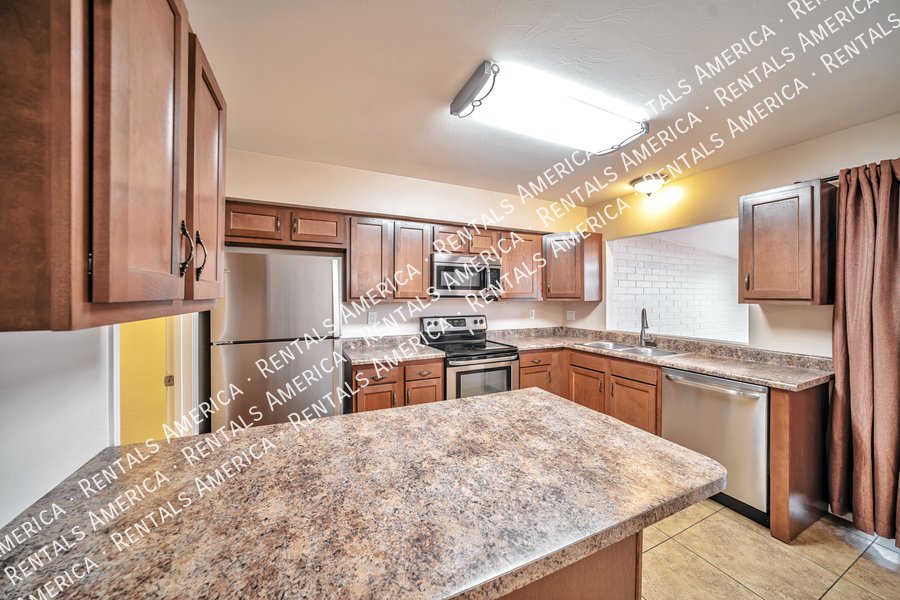 Spacious 3 bedroom townhome in East Tucson property image