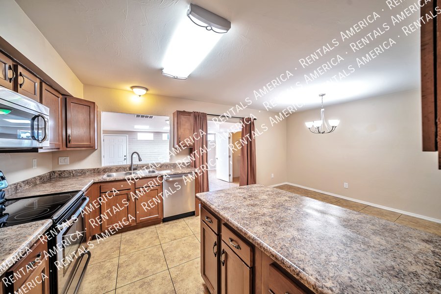 Spacious 3 bedroom townhome in East Tucson property image