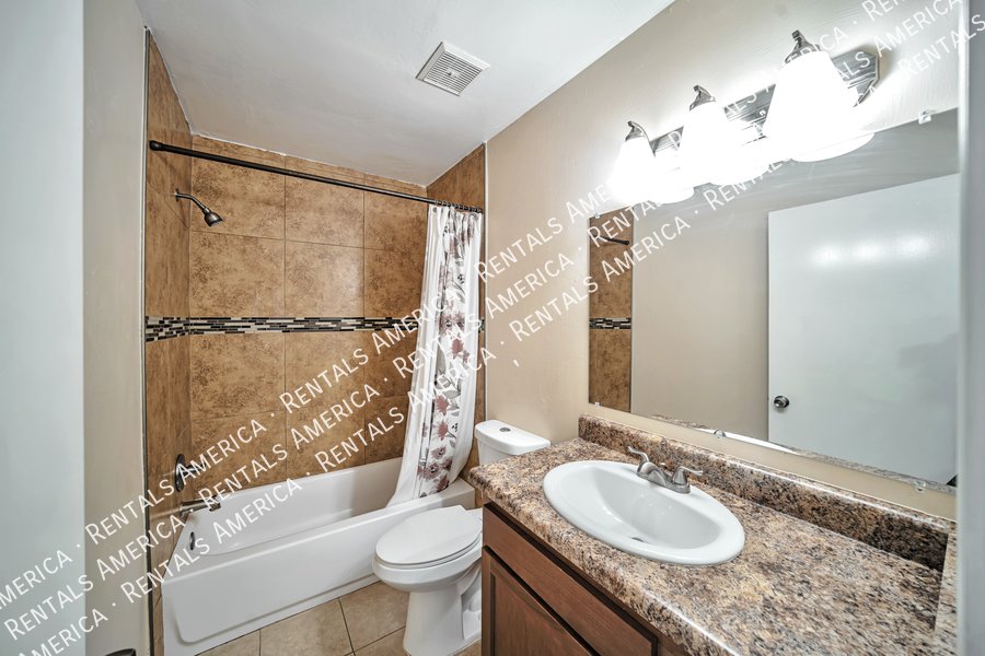 Spacious 3 bedroom townhome in East Tucson property image