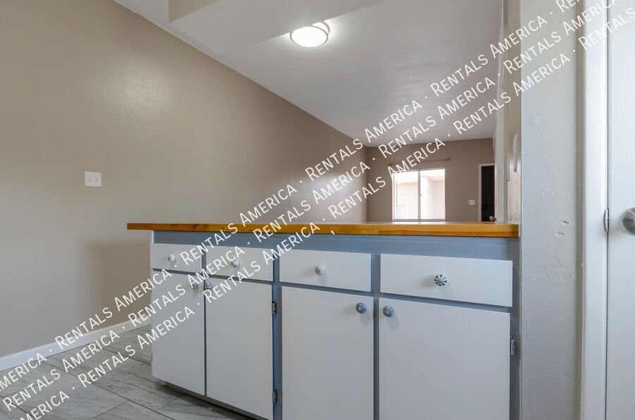 **SPECIAL DISCOUNT $300 OFF FIRST MONTH'S RENT ** property image